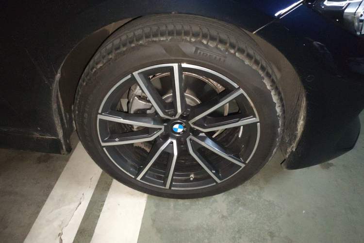 Used BMW 3 Series 2025 325Li M Sport Package Right Front Wheel Hub