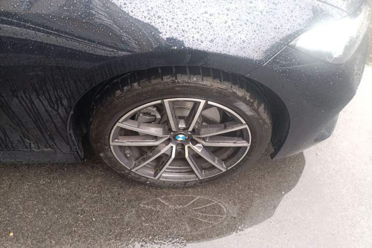 Used BMW 3 Series 2025 325i M Sport Package Right Front Wheel Hub