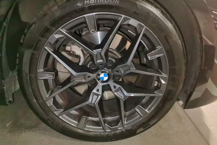 Used BMW 3 Series 2025 330Li M Sport Shadowline Package Right Front Wheel Hub