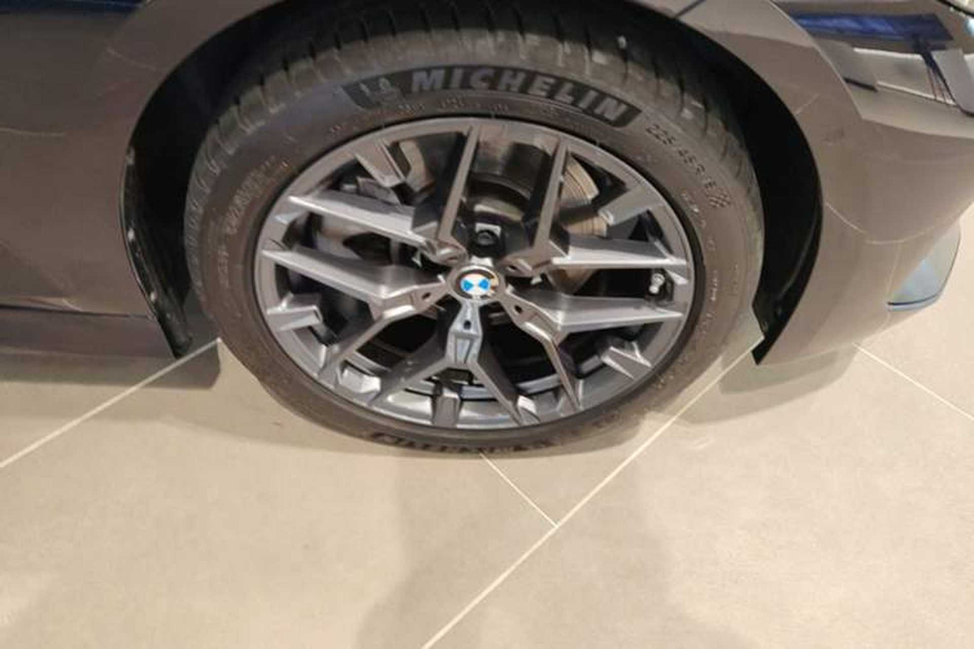 Used BMW 3 Series 2025 330Li M Sport Shadowline Package Right Front Wheel Hub