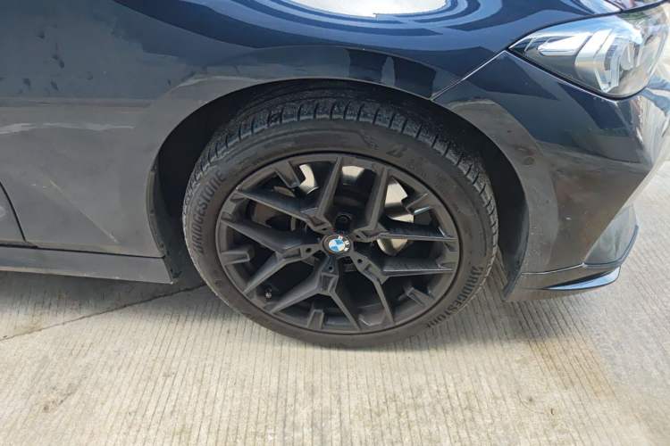 Used BMW 3 Series 2025 330Li M Sport Shadowline Package Right Front Wheel Hub