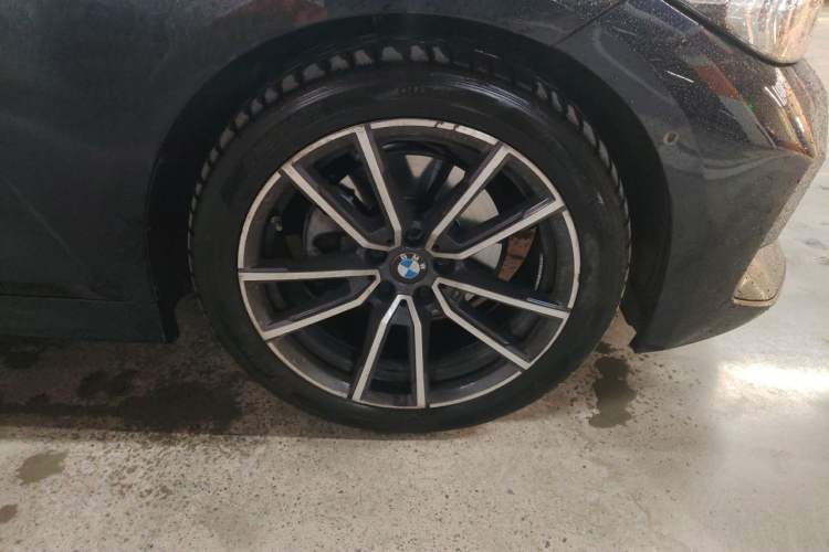Used BMW 3 Series 2025 325Li M Sport Package Right Front Wheel Hub