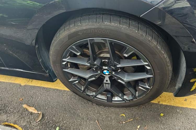 Used BMW 3 Series 2025 330Li M Sport Shadowline Package Right Front Wheel Hub