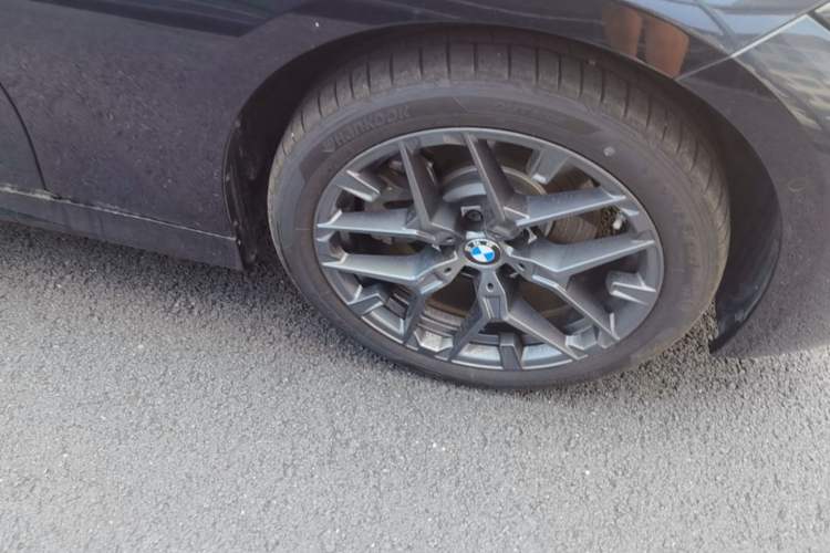 Used BMW 3 Series 2025 330Li M Sport Shadowline Package Right Front Wheel Hub