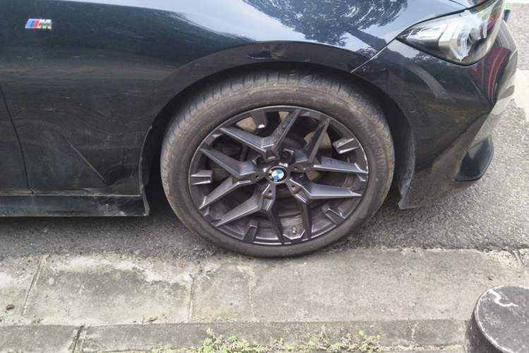 Used BMW 3 Series 2025 330Li M Sport Shadowline Package Right Front Wheel Hub