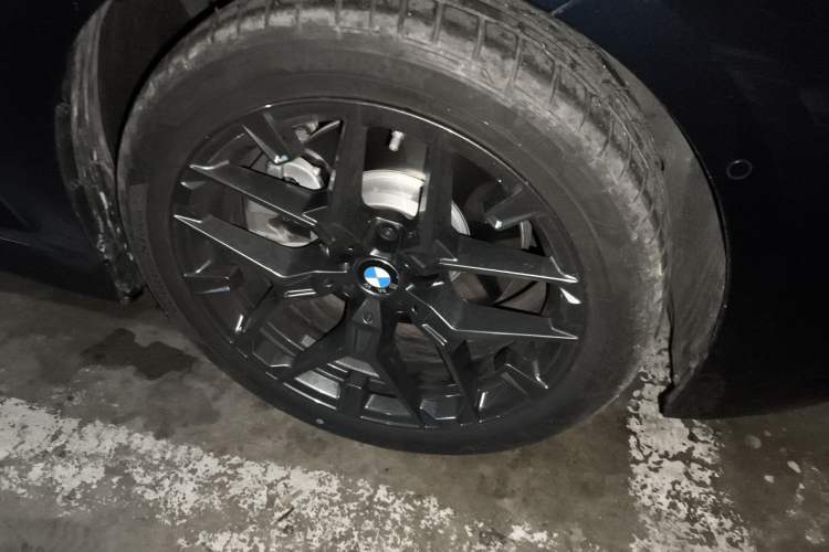 Used BMW 3 Series 2025 330Li M Sport Shadowline Package Right Front Wheel Hub