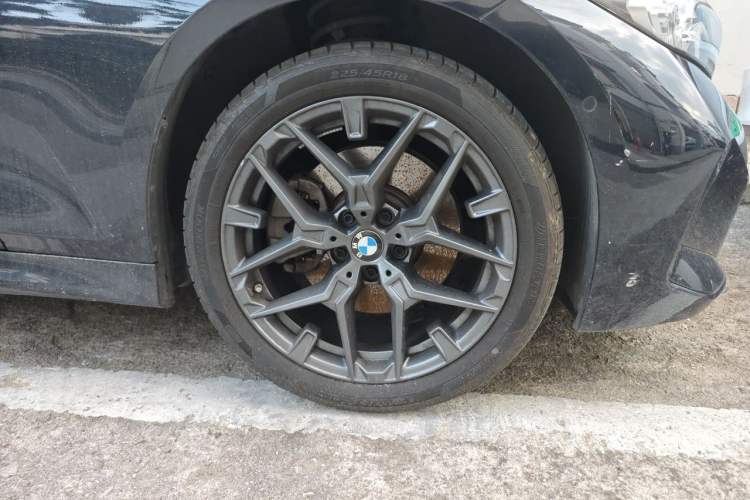 Used BMW 3 Series 2025 330Li M Sport Shadowline Package Right Front Wheel Hub