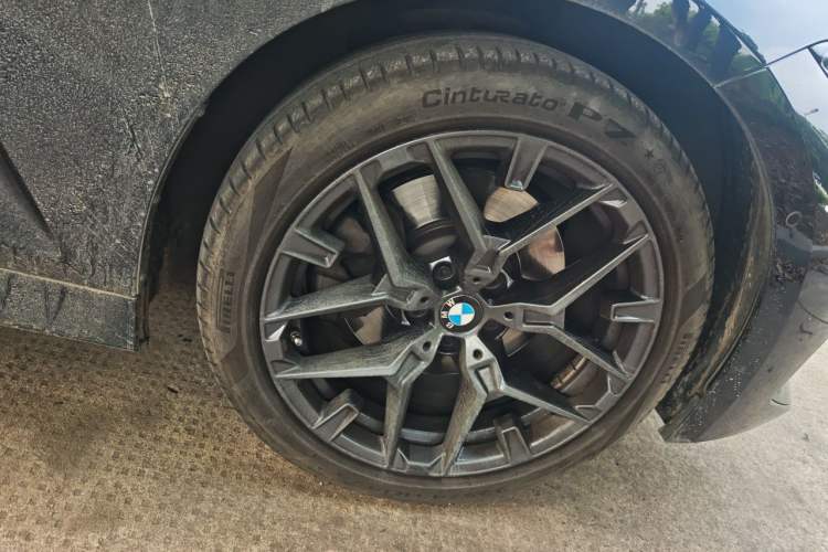 Used BMW 3 Series 2025 330Li Luxury Edition M Sport Night Edition Package Right Front Wheel Hub
