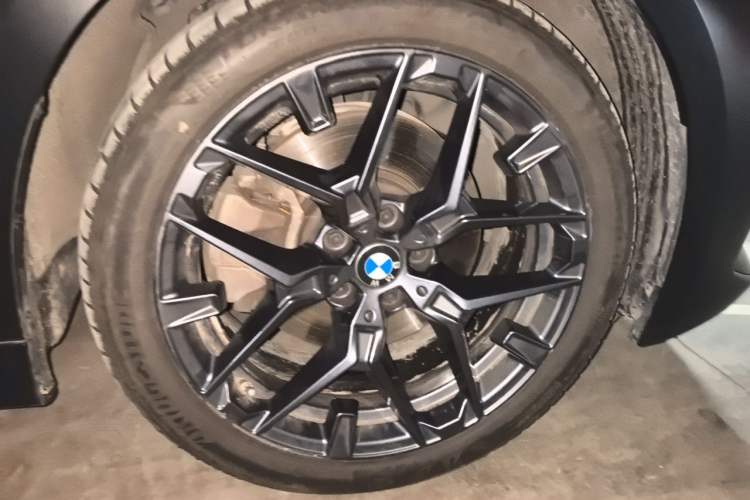 Used BMW 3 Series 2025 330Li M Sport Shadowline Package Right Front Wheel Hub