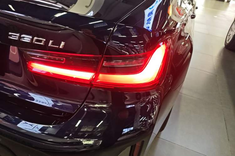 Used BMW 3 Series 2025 330Li M Sport Shadowline Package Right Rear Taillight
