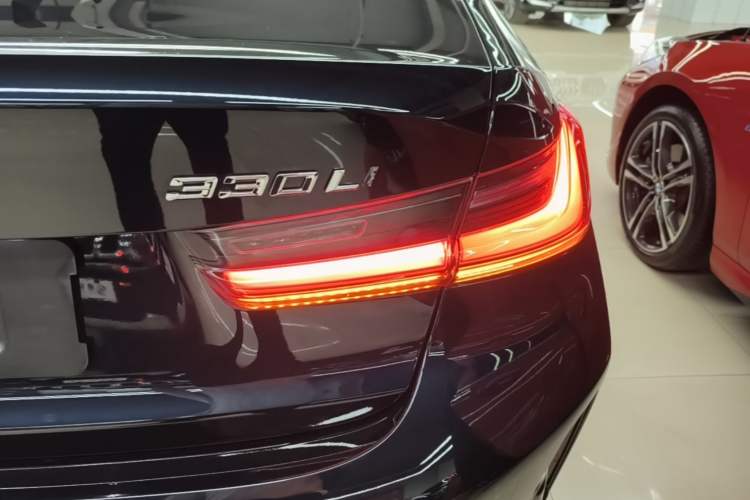 Used BMW 3 Series 2025 330Li M Sport Shadowline Package Right Rear Taillight