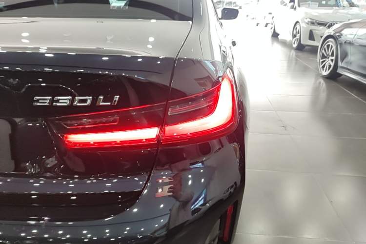 Used BMW 3 Series 2025 330Li M Sport Shadowline Package Right Rear Taillight