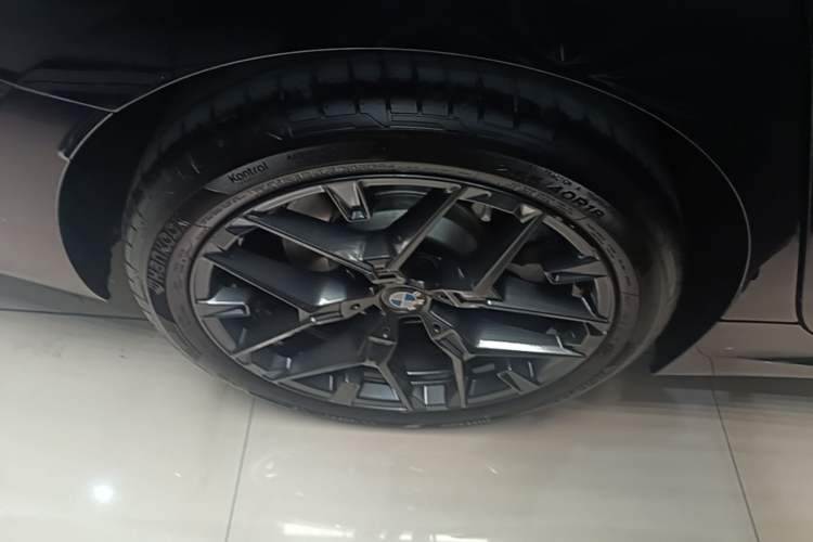 Used BMW 3 Series 2025 330i M Sport Night Edition Package Right Rear Wheel Hub