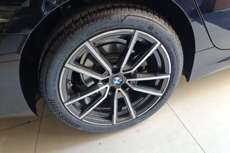 Used BMW 3 Series 2025 325Li M Sport Package Right Rear Wheel Hub