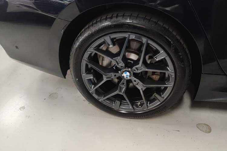 Used BMW 3 Series 2025 330Li M Sport Shadowline Package Right Rear Wheel Hub