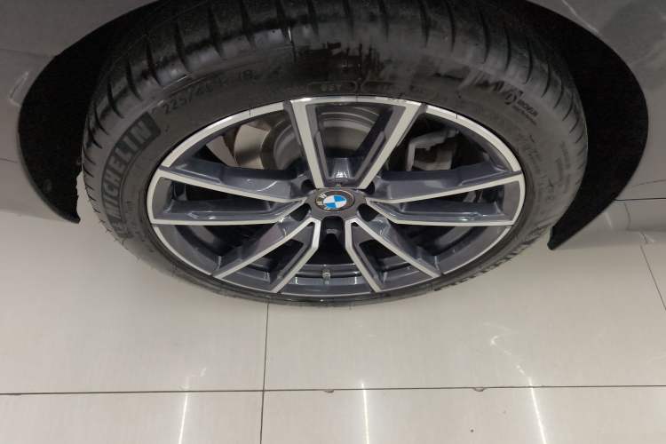 Used BMW 3 Series 2025 325Li M Sport Package Right Rear Wheel Hub