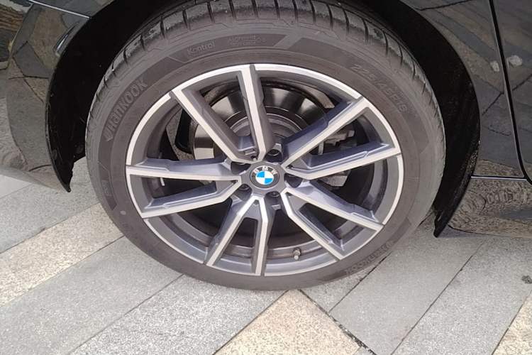 Used BMW 3 Series 2025 325Li M Sport Package Right Rear Wheel Hub
