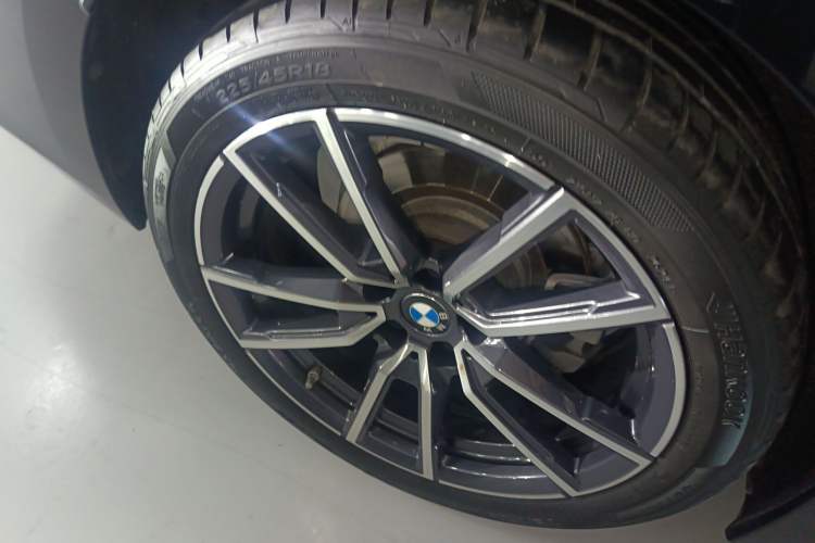 Used BMW 3 Series 2025 325Li M Sport Package Right Rear Wheel Hub