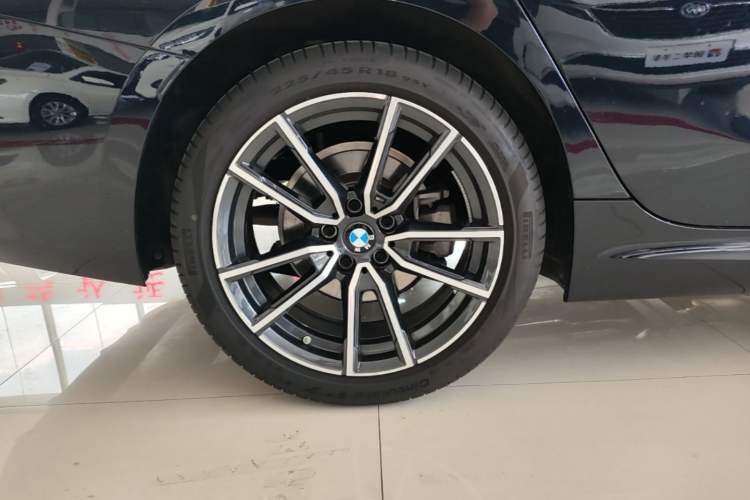 Used BMW 3 Series 2025 325i M Sport Package Right Rear Wheel Hub