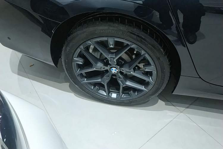 Used BMW 3 Series 2025 330Li M Sport Shadowline Package Right Rear Wheel Hub