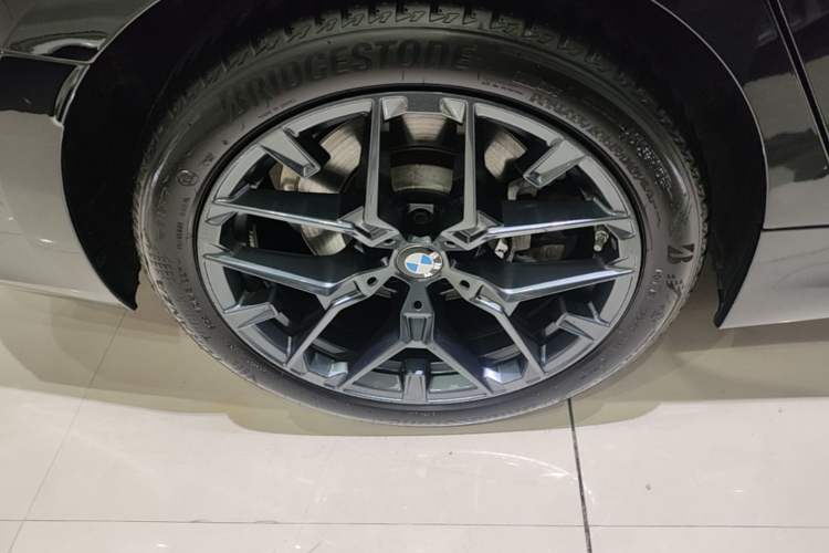 Used BMW 3 Series 2025 330Li M Sport Shadowline Package Right Rear Wheel Hub
