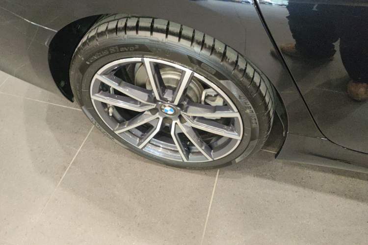 Used BMW 3 Series 2025 325Li M Sport Package Right Rear Wheel Hub
