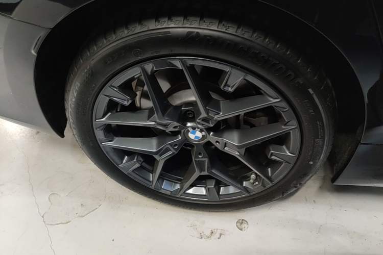 Used BMW 3 Series 2025 330Li M Sport Shadowline Package Right Rear Wheel Hub