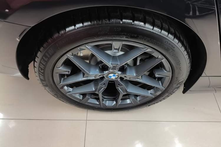 Used BMW 3 Series 2025 330Li M Sport Shadowline Package Right Rear Wheel Hub