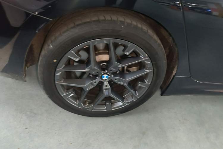 Used BMW 3 Series 2025 330Li M Sport Shadowline Package Right Rear Wheel Hub