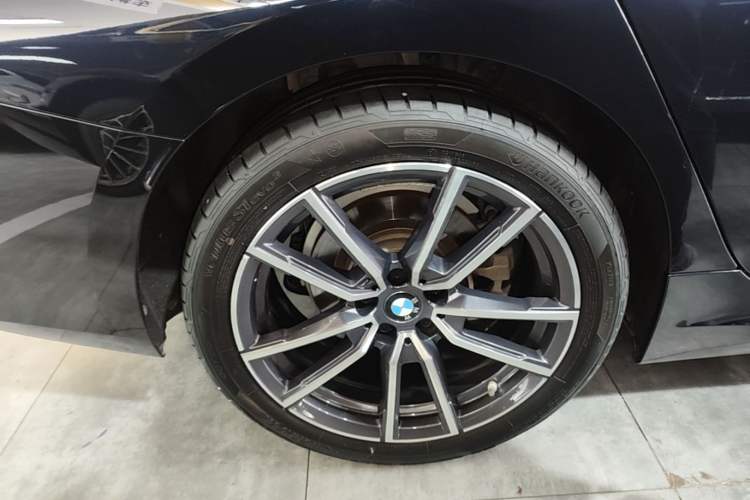 Used BMW 3 Series 2025 325i M Sport Package Right Rear Wheel Hub