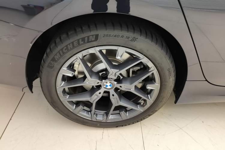 Used BMW 3 Series 2025 330Li M Sport Shadowline Package Right Rear Wheel Hub