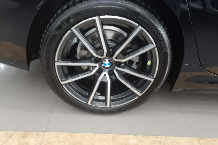 Used BMW 3 Series 2025 325Li M Sport Package Right Rear Wheel Hub