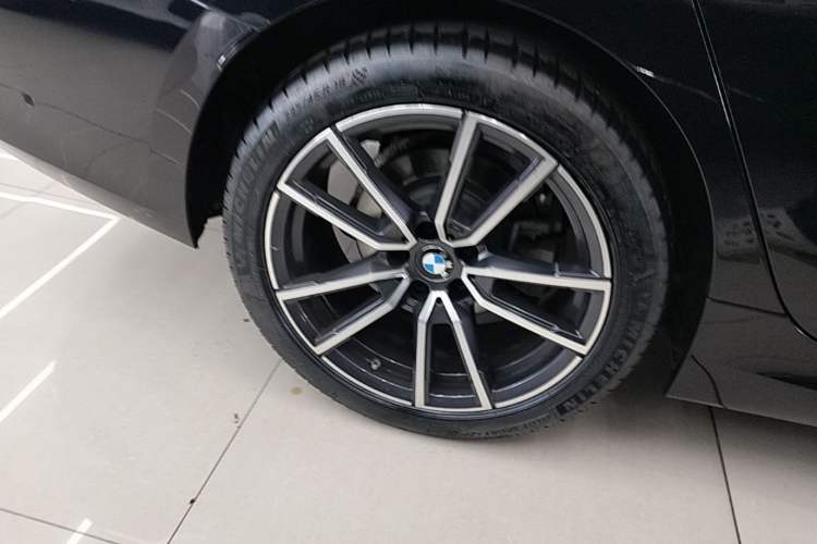 Used BMW 3 Series 2025 325Li M Sport Package Right Rear Wheel Hub