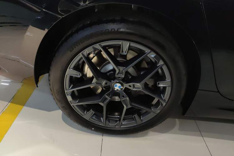 Used BMW 3 Series 2025 330Li M Sport Shadowline Package Right Rear Wheel Hub