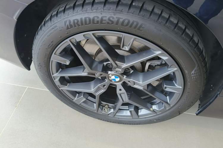 Used BMW 3 Series 2025 330Li M Sport Shadowline Package Right Rear Wheel Hub