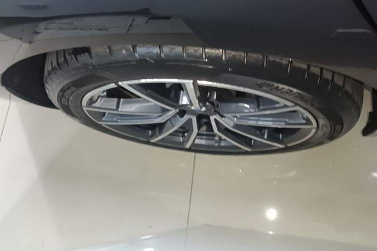 Used BMW 3 Series 2025 325Li M Sport Package Right Rear Wheel Hub