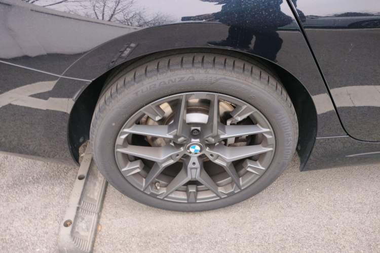 Used BMW 3 Series 2025 330Li M Sport Shadowline Package Right Rear Wheel Hub