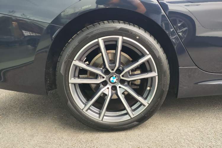 Used BMW 3 Series 2025 325Li M Sport Package Right Rear Wheel Hub