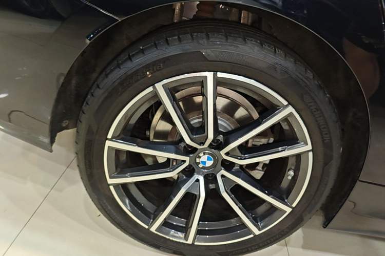 Used BMW 3 Series 2025 325Li M Sport Package Right Rear Wheel Hub