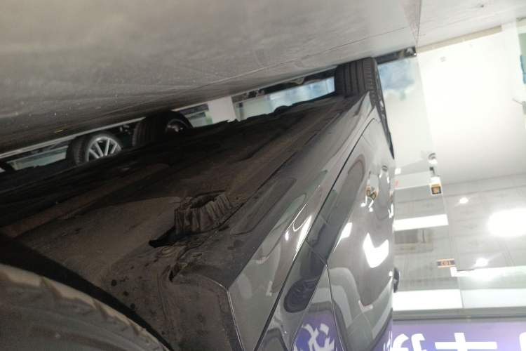Used BMW 3 Series 2025 330Li M Sport Shadowline Package Right Side Sill