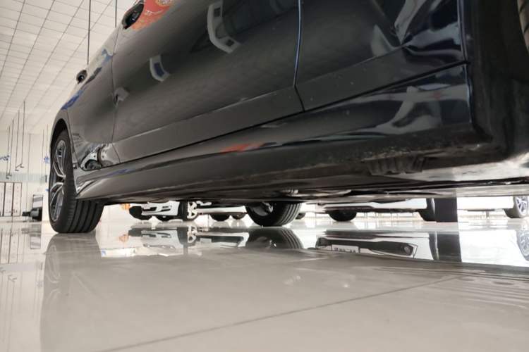 Used BMW 3 Series 2025 325i M Sport Package Right Side Sill