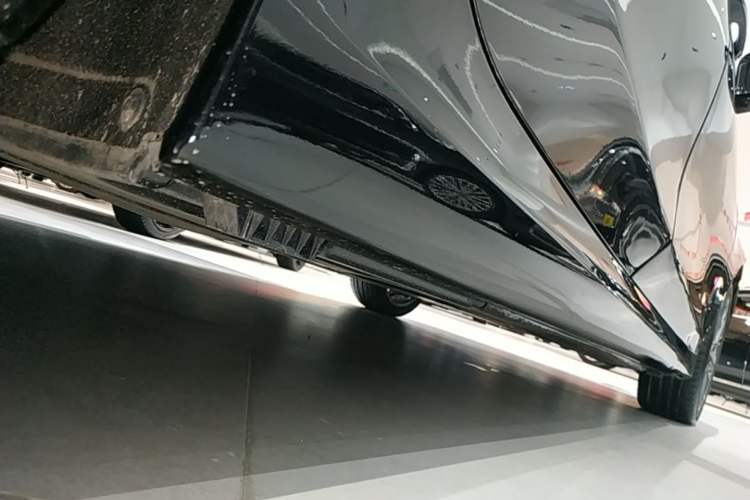 Used BMW 3 Series 2025 330Li M Sport Shadowline Package Right Side Sill