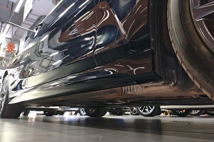 Used BMW 3 Series 2025 330Li M Sport Shadowline Package Right Side Sill