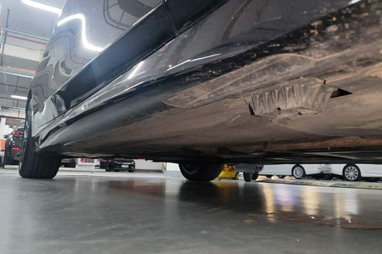 Used BMW 3 Series 2025 330Li M Sport Shadowline Package Right Side Sill