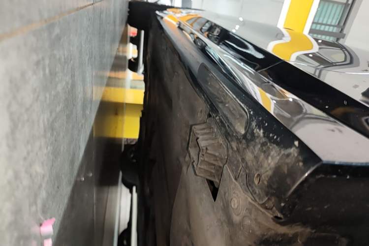 Used BMW 3 Series 2025 325i M Sport Package Right Side Sill