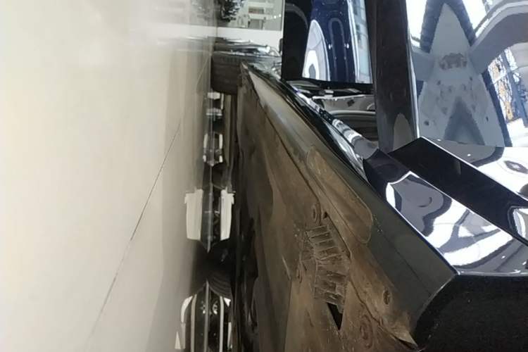 Used BMW 3 Series 2025 330Li M Sport Shadowline Package Right Side Sill