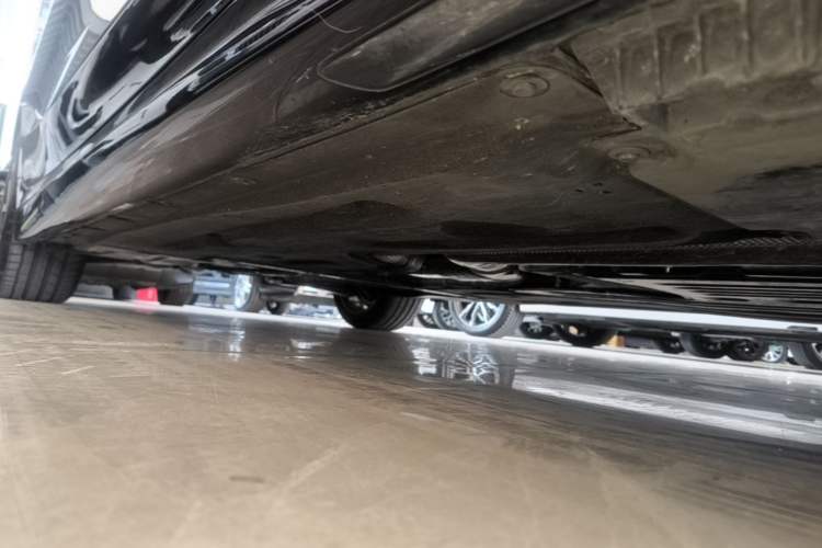Used BMW 3 Series 2025 330Li M Sport Shadowline Package Right Side Sill