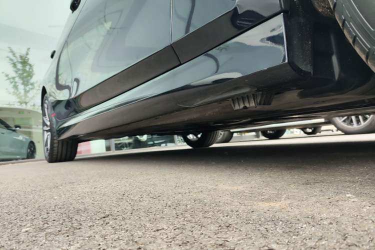 Used BMW 3 Series 2025 325Li M Sport Package Right Side Sill
