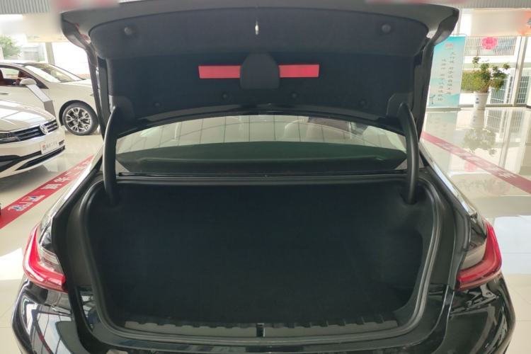 Used BMW 3 Series 2025 325i M Sport Package Trunk