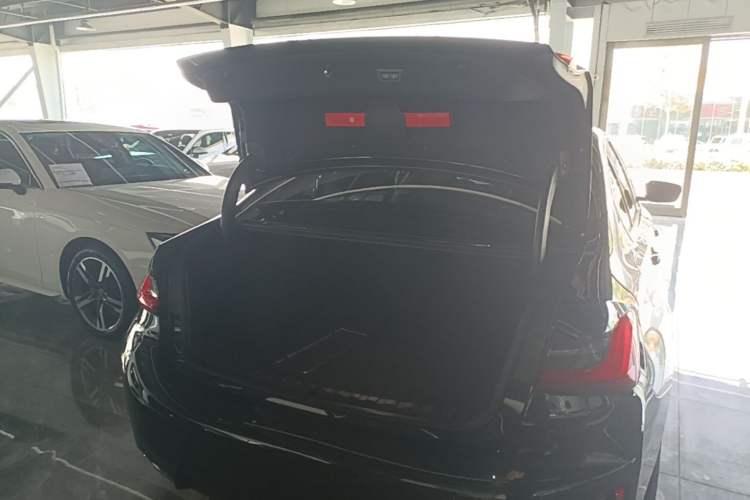 Used BMW 3 Series 2025 330Li M Sport Shadowline Package Trunk